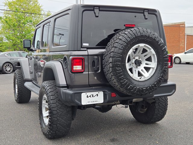 Used 2018 Jeep Wrangler Unlimited Sahara w/ Cold Weather Group AWD/4WD image 8
