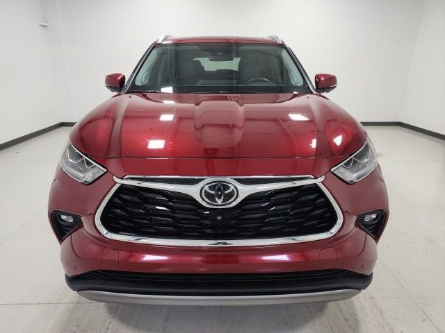 Used 2024 Toyota Highlander Platinum image 6