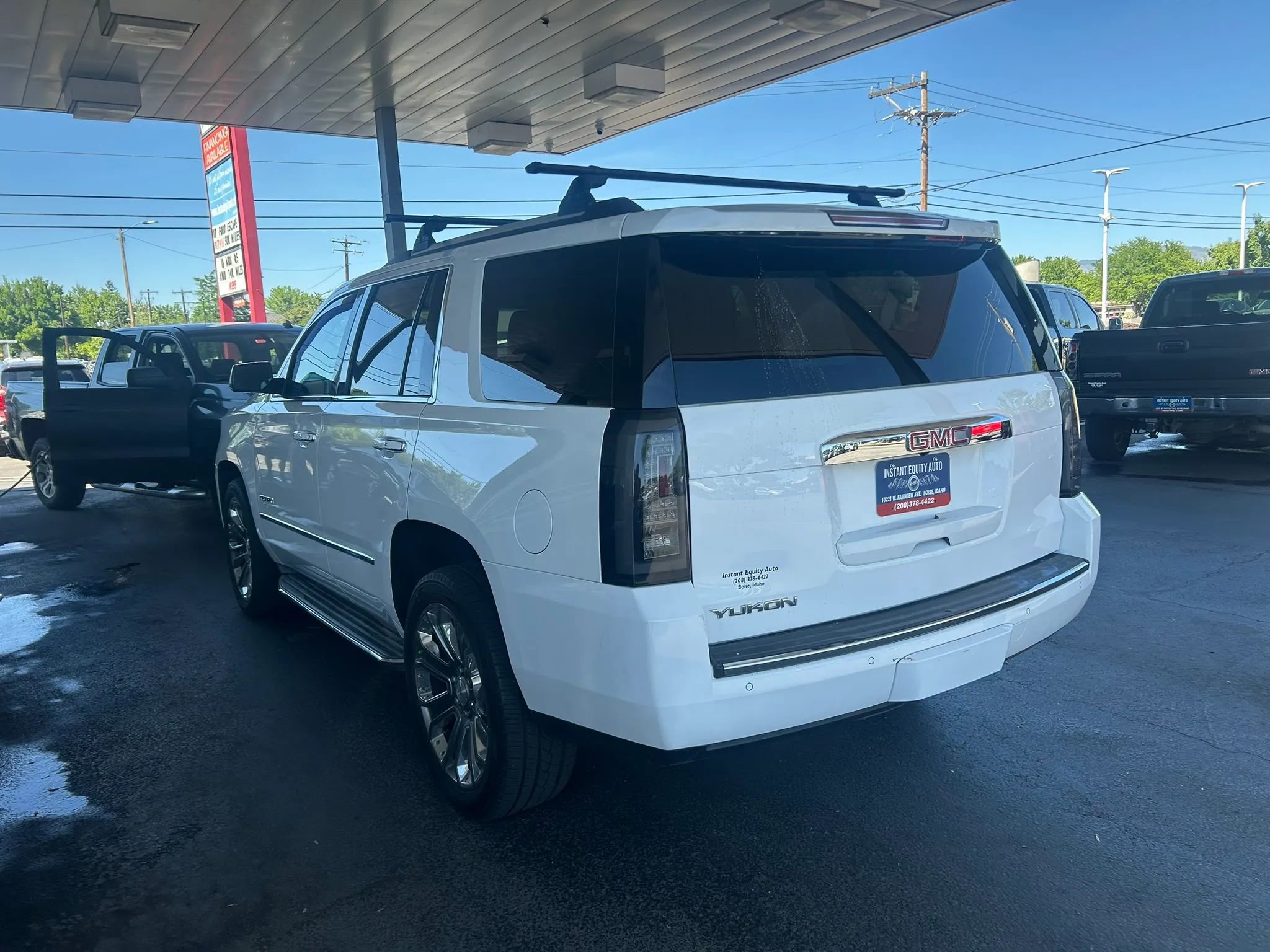 Used 2016 GMC Yukon Denali w/ Open Road Package AWD/4WD image 16