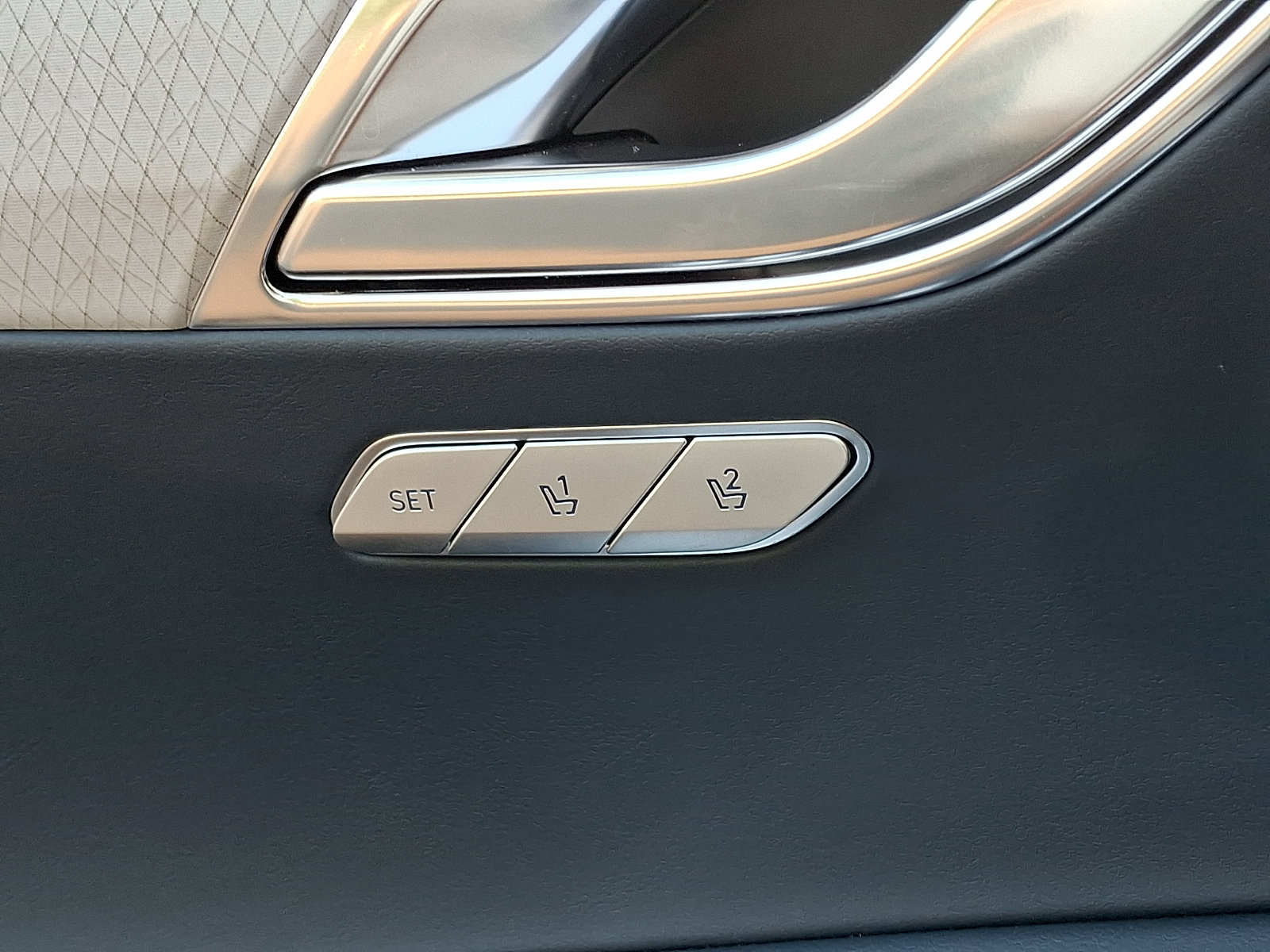 Certified 2025 Genesis GV80 3.5T Prestige AWD/4WD image 28