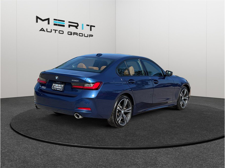Used 2023 BMW 330i Sedan w/ Premium Package RWD image 9