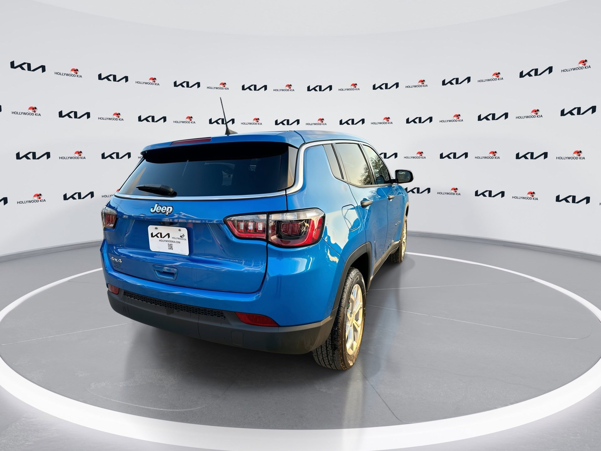 Used 2024 Jeep Compass Sport image 8