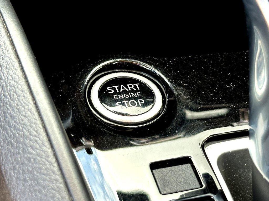 Used 2021 Nissan Versa SV image 17