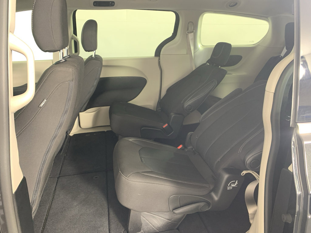 Used 2023 Chrysler Voyager LX FWD image 30