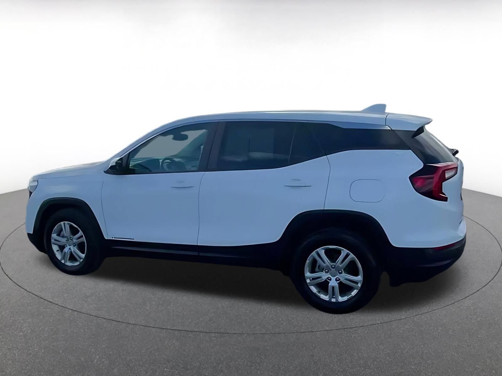 Used 2024 GMC Terrain SLE FWD image 9
