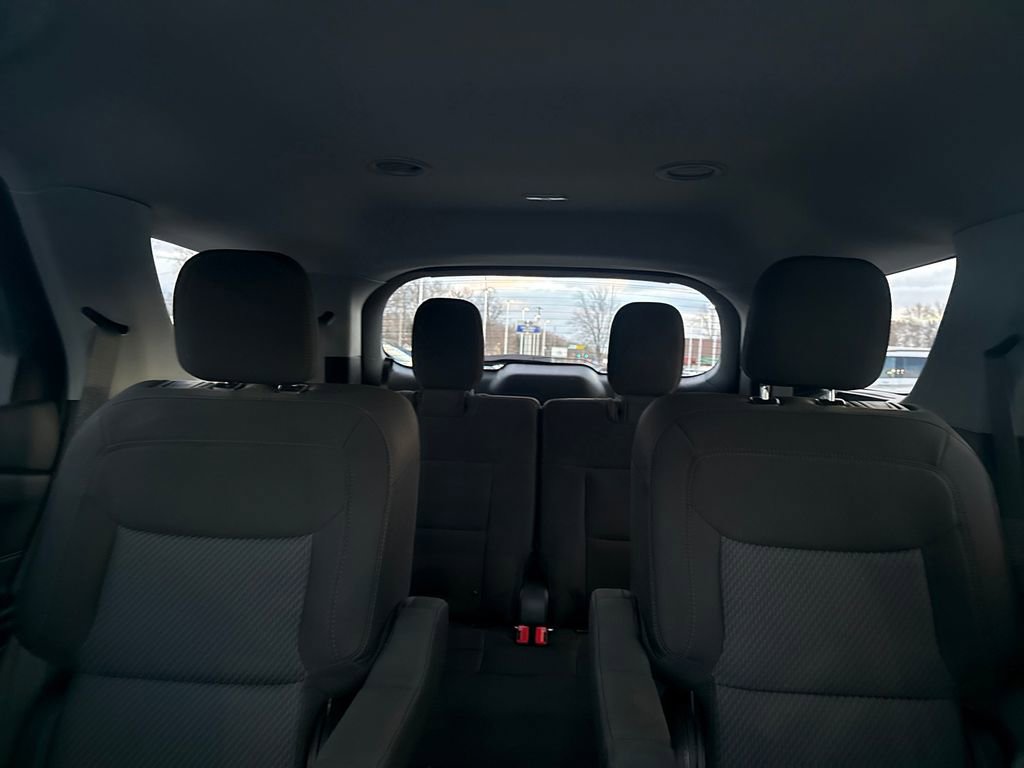Used 2023 Ford Explorer XLT AWD/4WD image 41