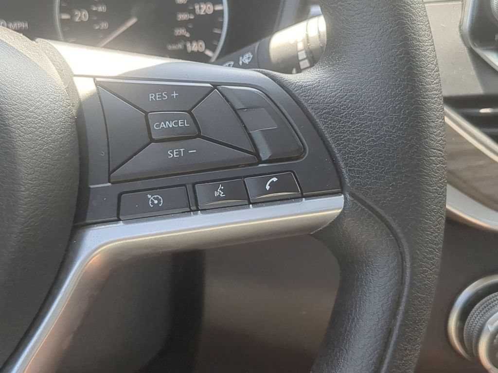 Used 2025 Nissan Altima 2.5 SV FWD image 17