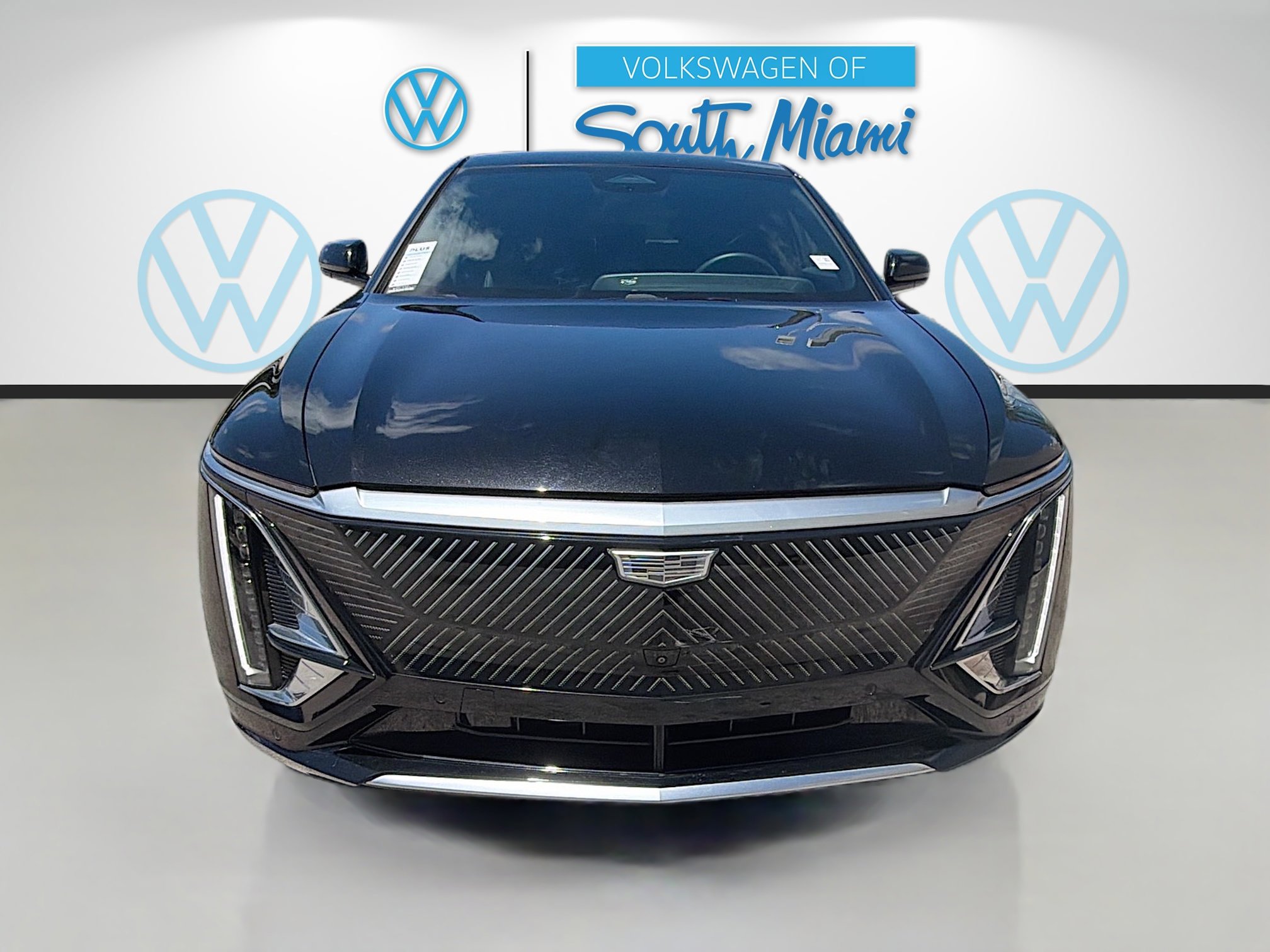 Used 2024 Cadillac Lyriq Luxury image 2