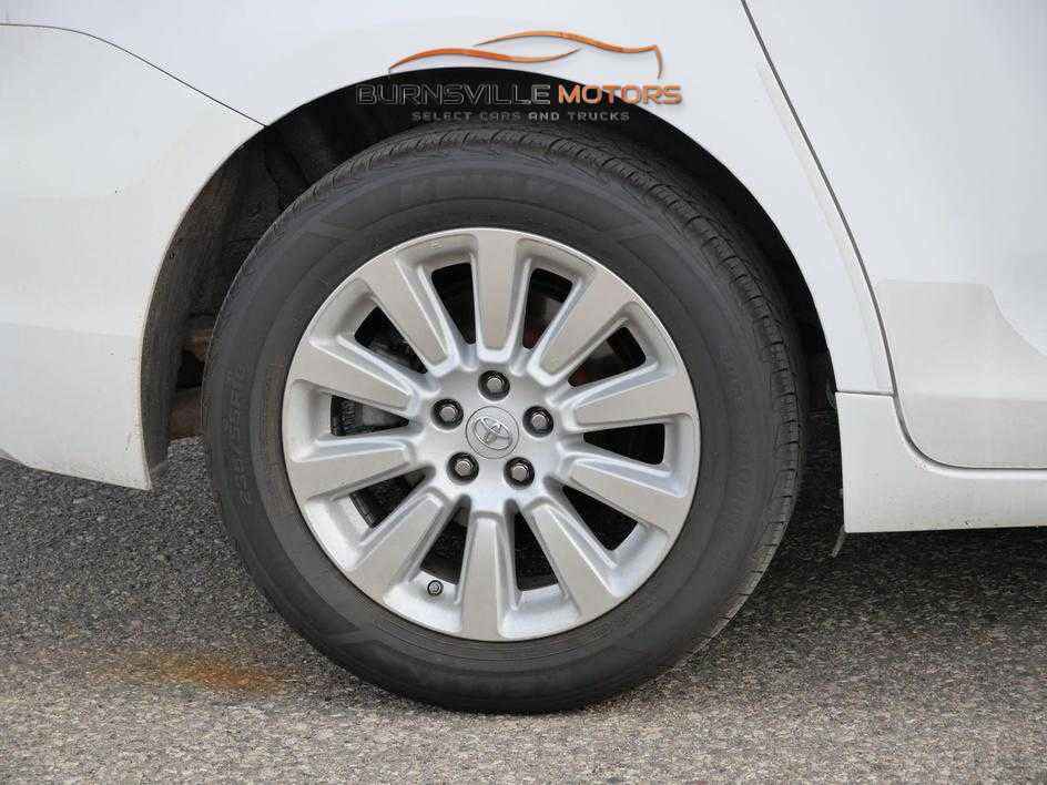 Used 2015 Toyota Sienna LE AWD/4WD image 9