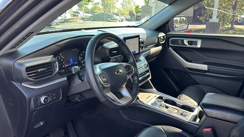 Used 2021 Ford Explorer XLT w/ Equipment Group 202A image 26