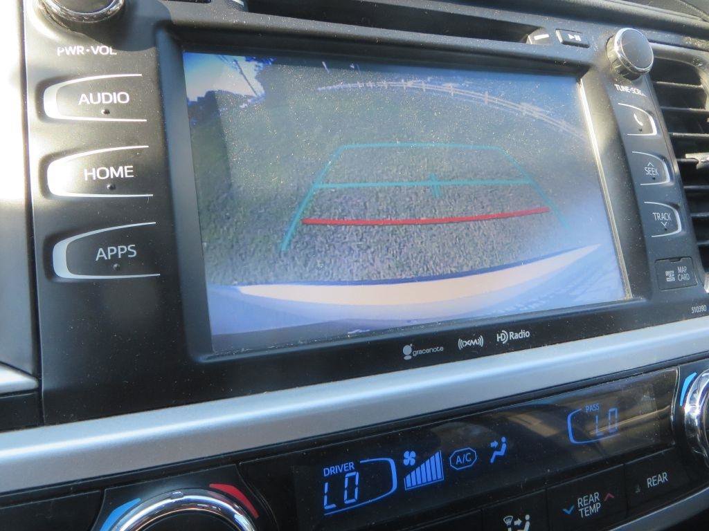 Used 2019 Toyota Highlander SE FWD image 20