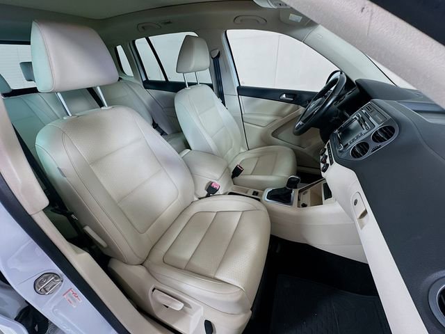 Used 2015 Volkswagen Tiguan SE image 28