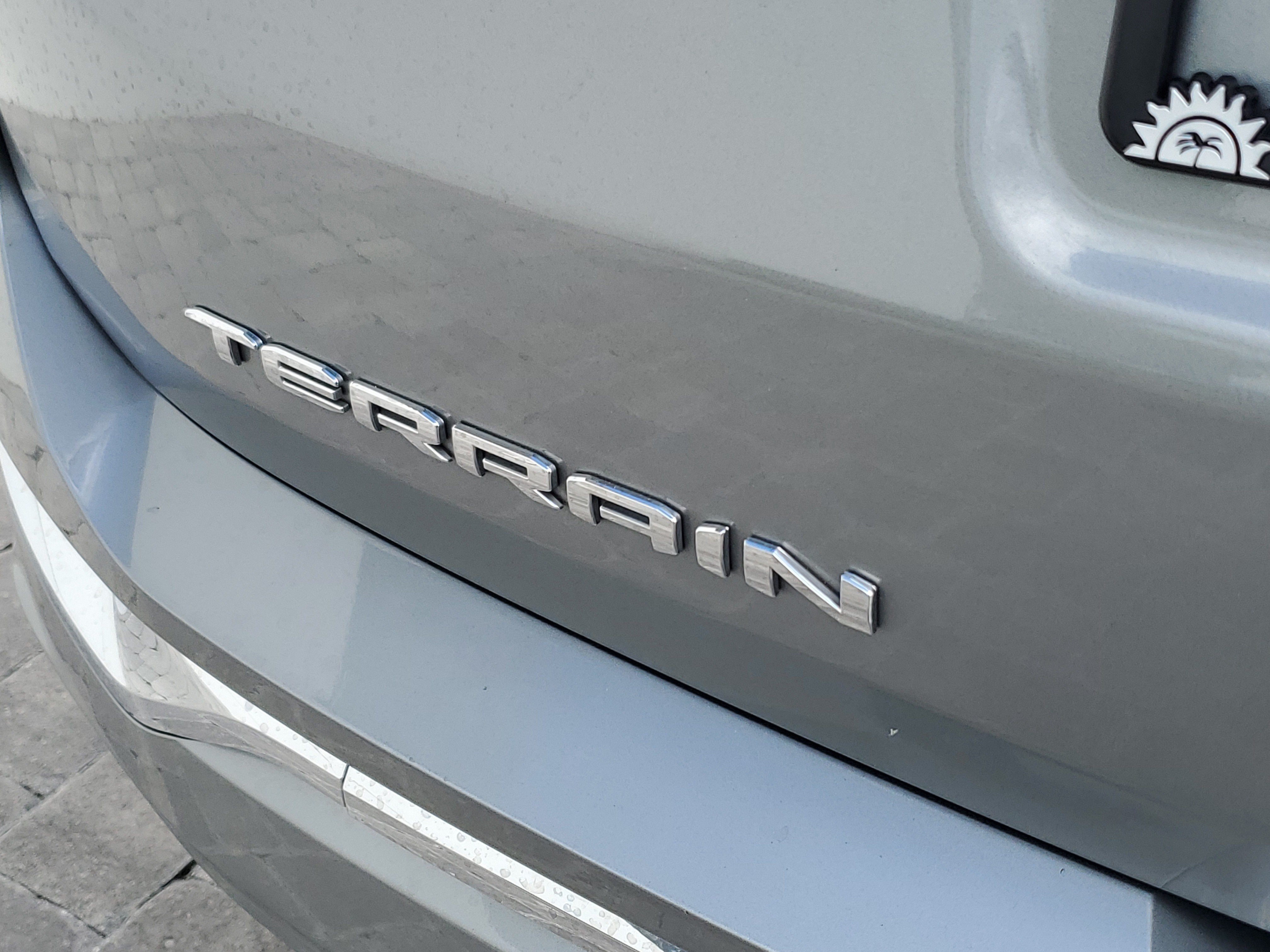 Used 2024 GMC Terrain Denali w/ Denali Premium Package AWD/4WD image 9
