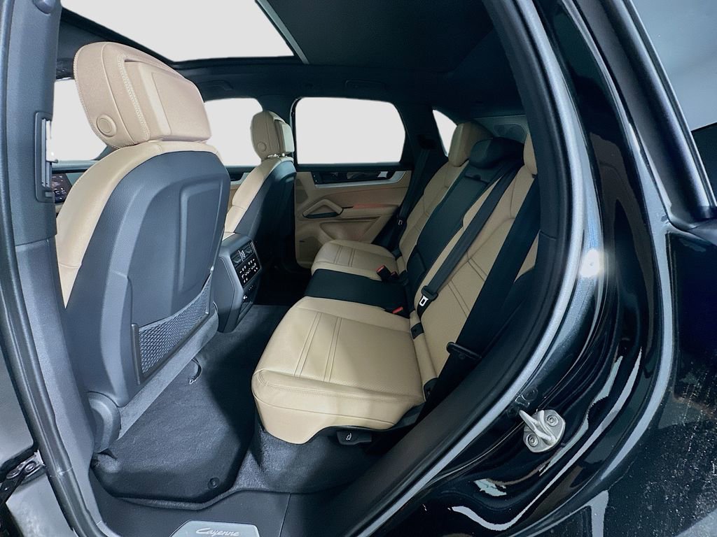 Certified 2025 Porsche Cayenne image 24