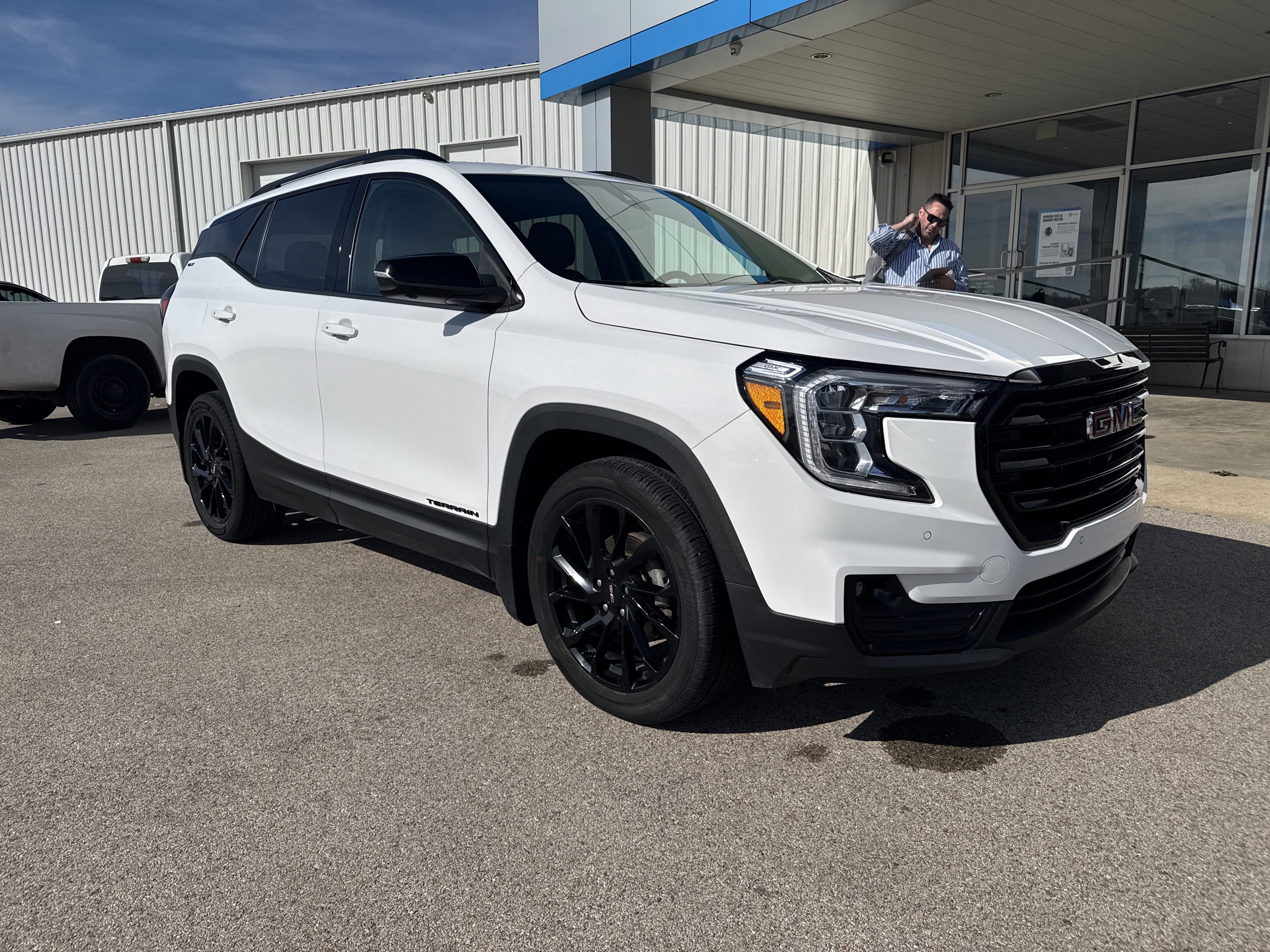 Used 2023 GMC Terrain SLT w/ Infotainment Package II image 7