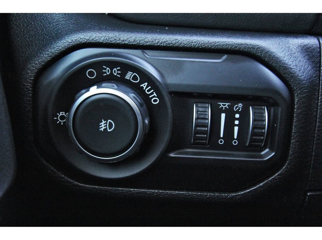 Used 2019 Jeep Wrangler Unlimited Sahara image 17