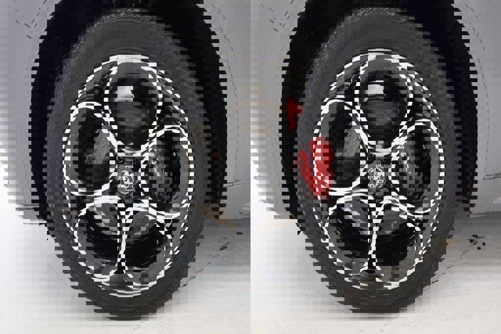 Used 2022 Alfa Romeo Stelvio Veloce image 9