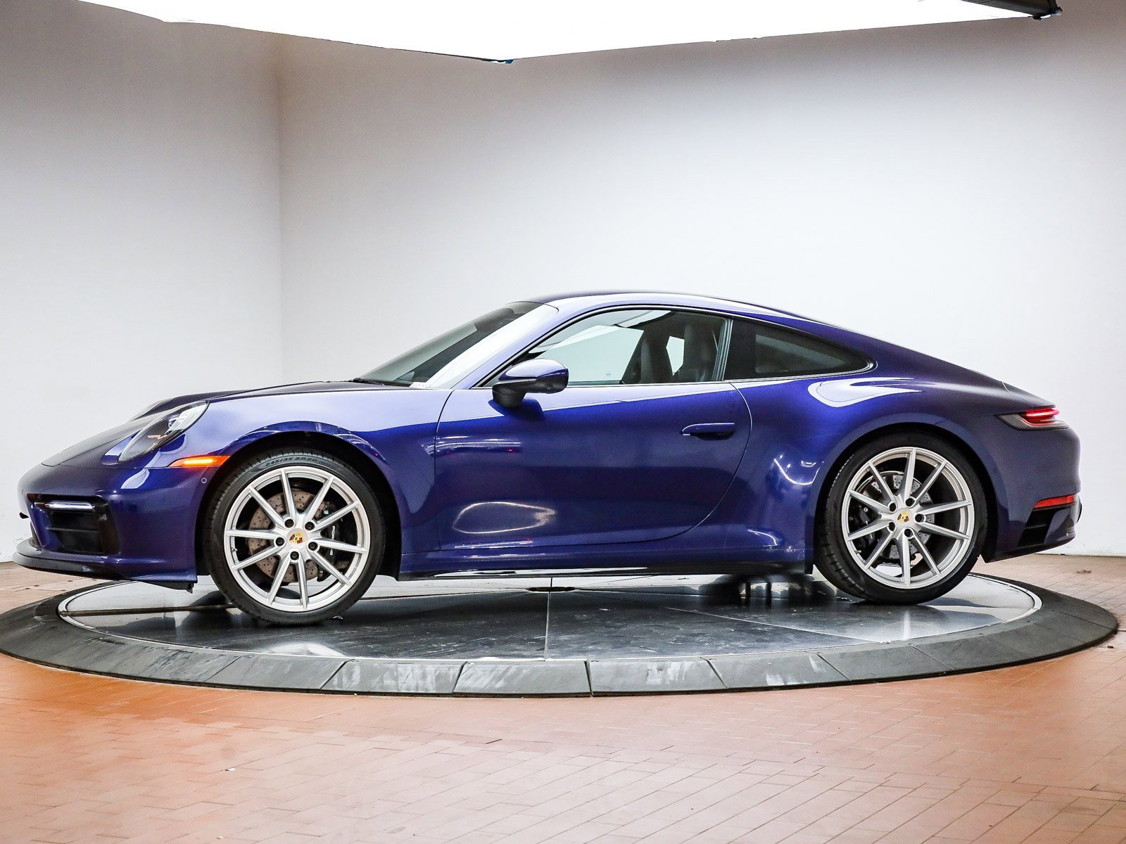 Used 2024 Porsche 911 Carrera S image 2