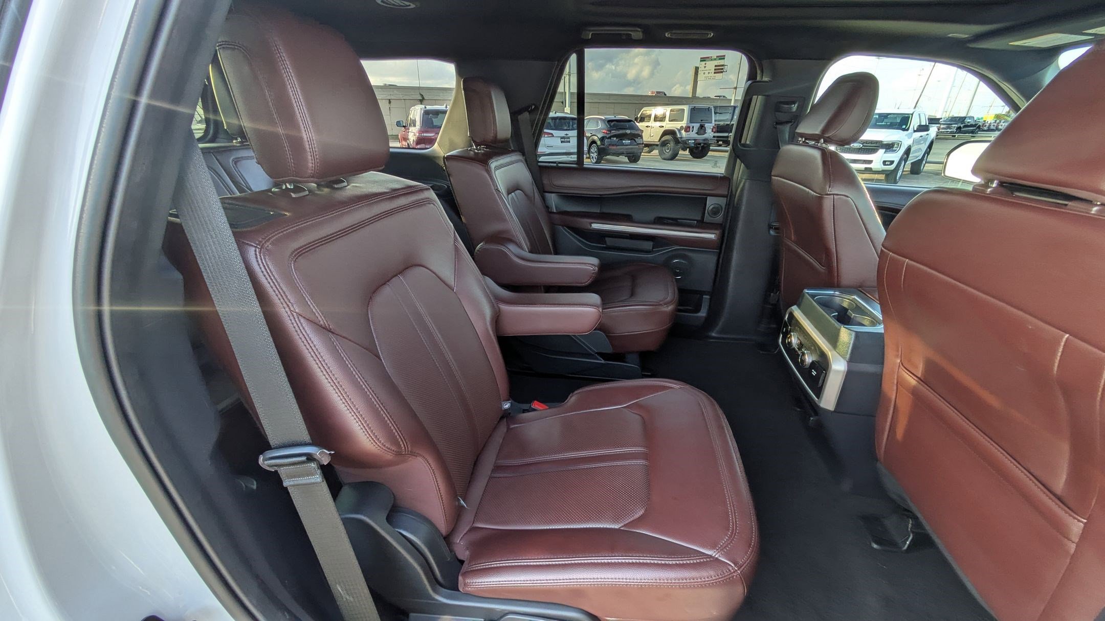 Used 2024 Ford Expedition Limited image 41