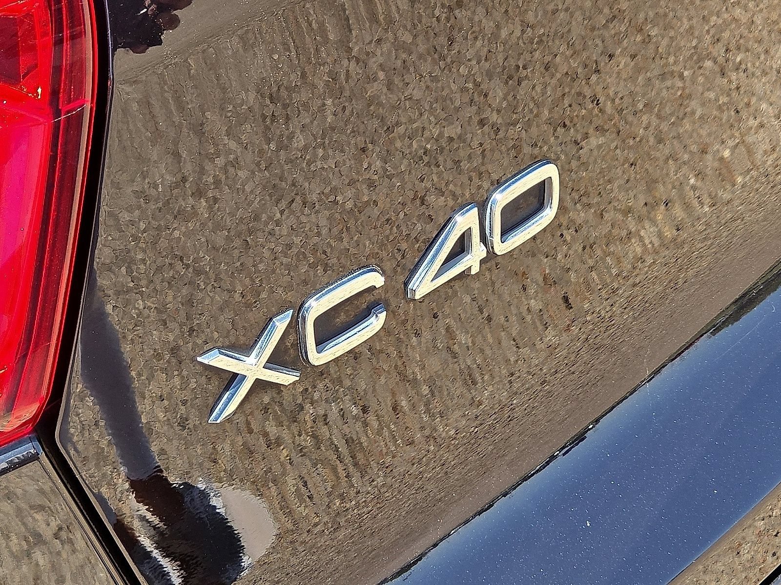 Used 2021 Volvo XC40 T4 Inscription FWD image 12