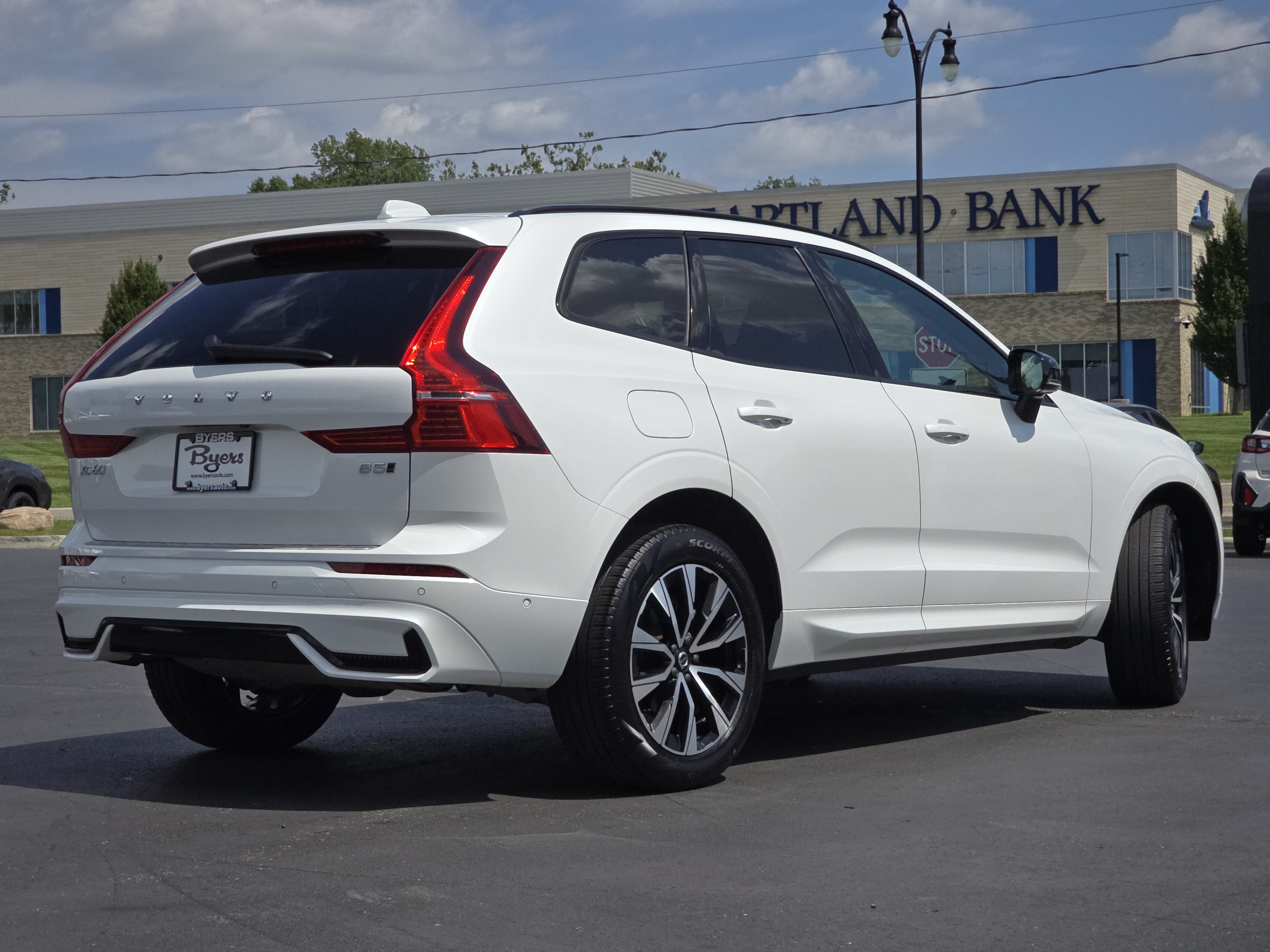 Used 2025 Volvo XC60 B5 Plus AWD/4WD image 7