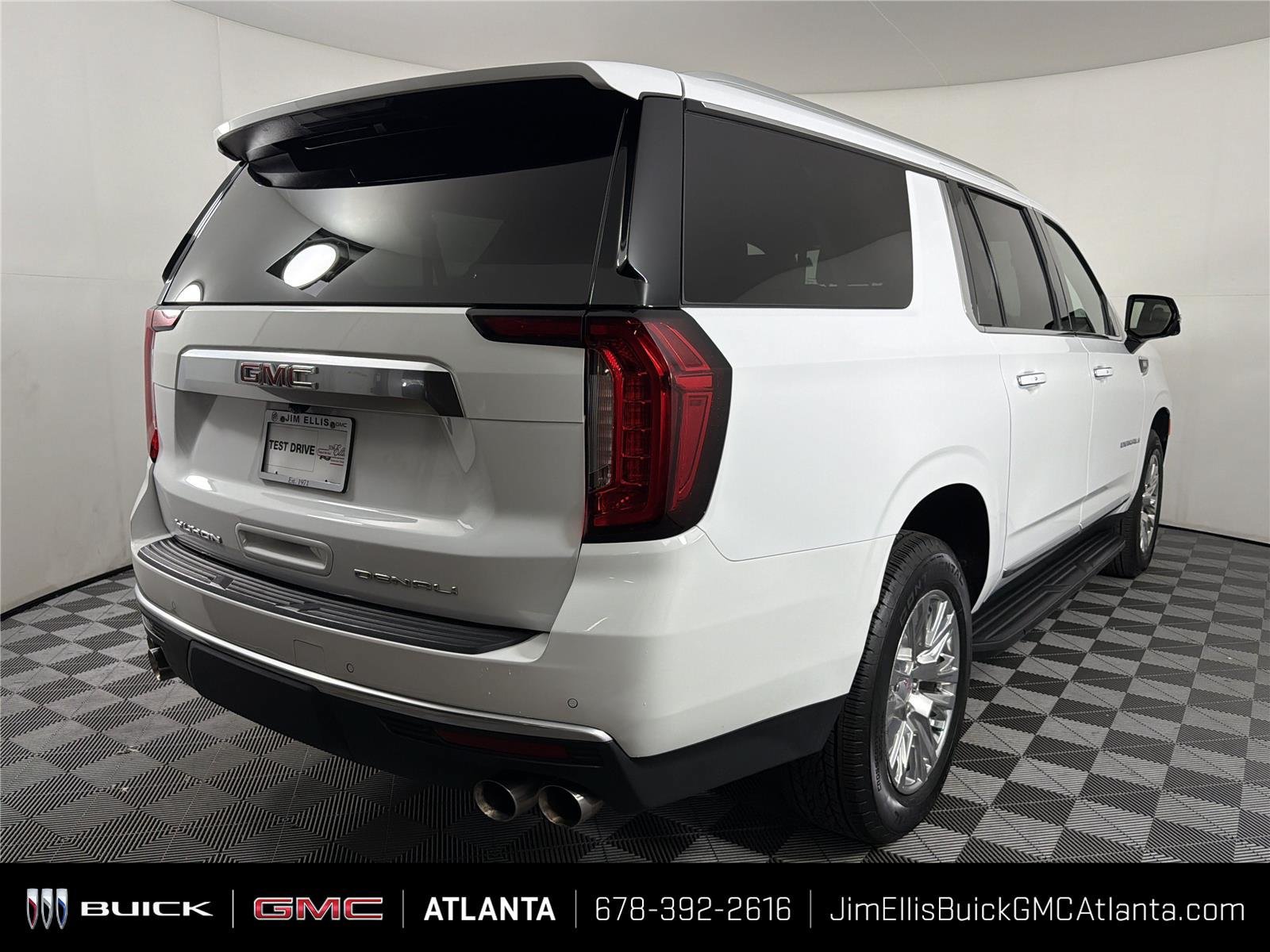 Used 2024 GMC Yukon XL Denali RWD image 5