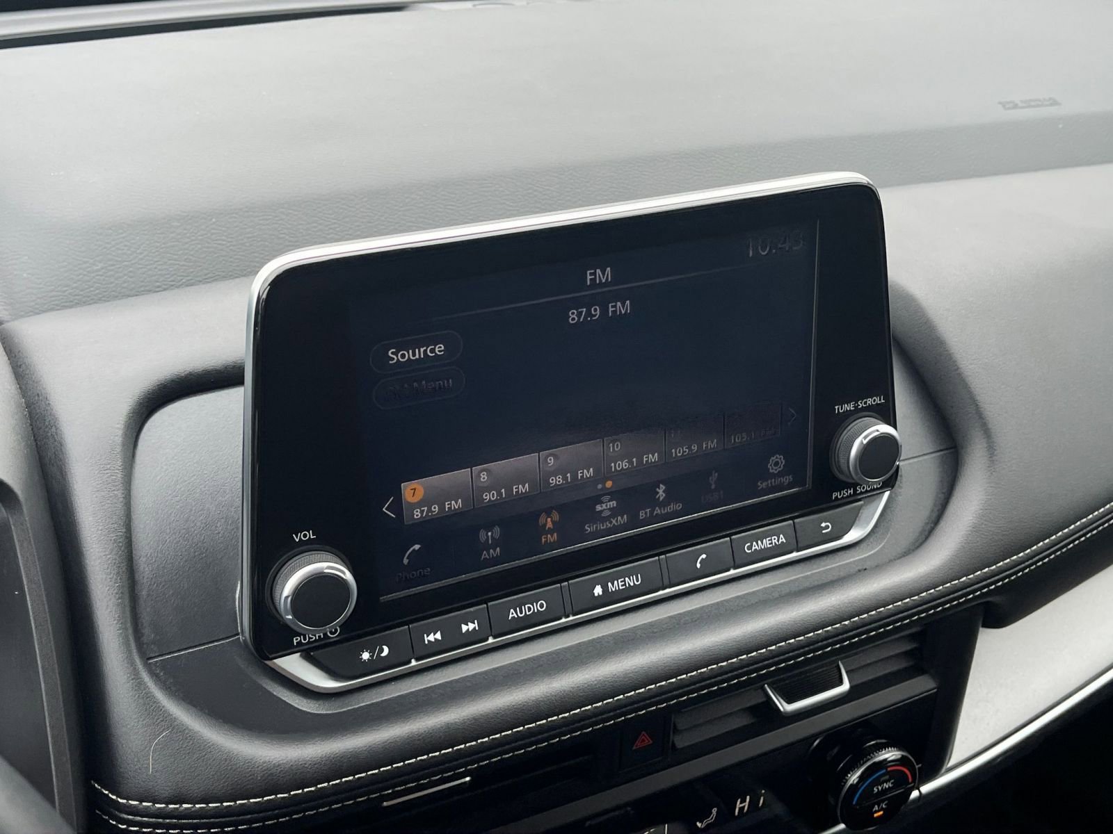 Used 2025 Nissan Rogue SV FWD image 17