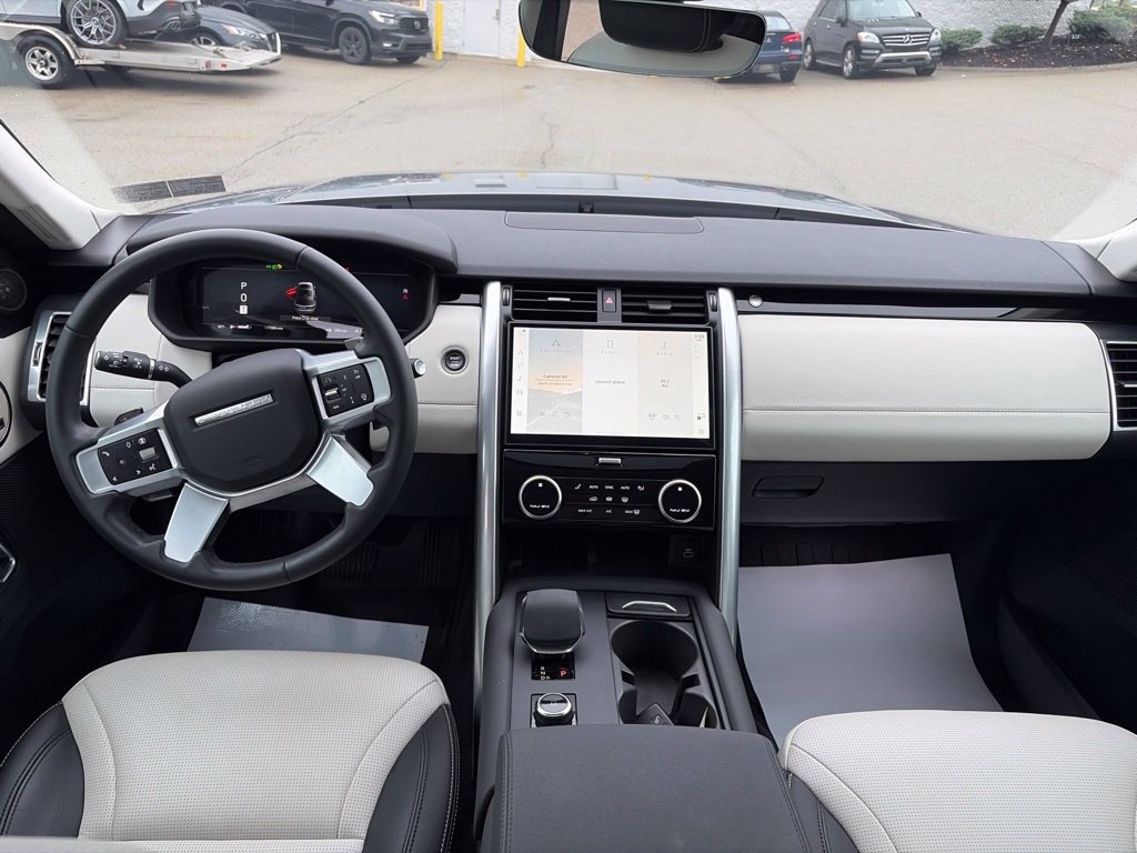 Used 2025 Land Rover Discovery S AWD/4WD image 11