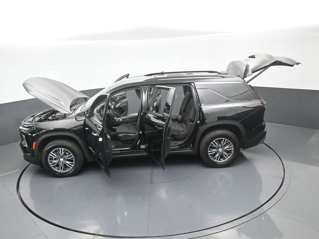 Used 2025 Chevrolet Traverse LT image 57