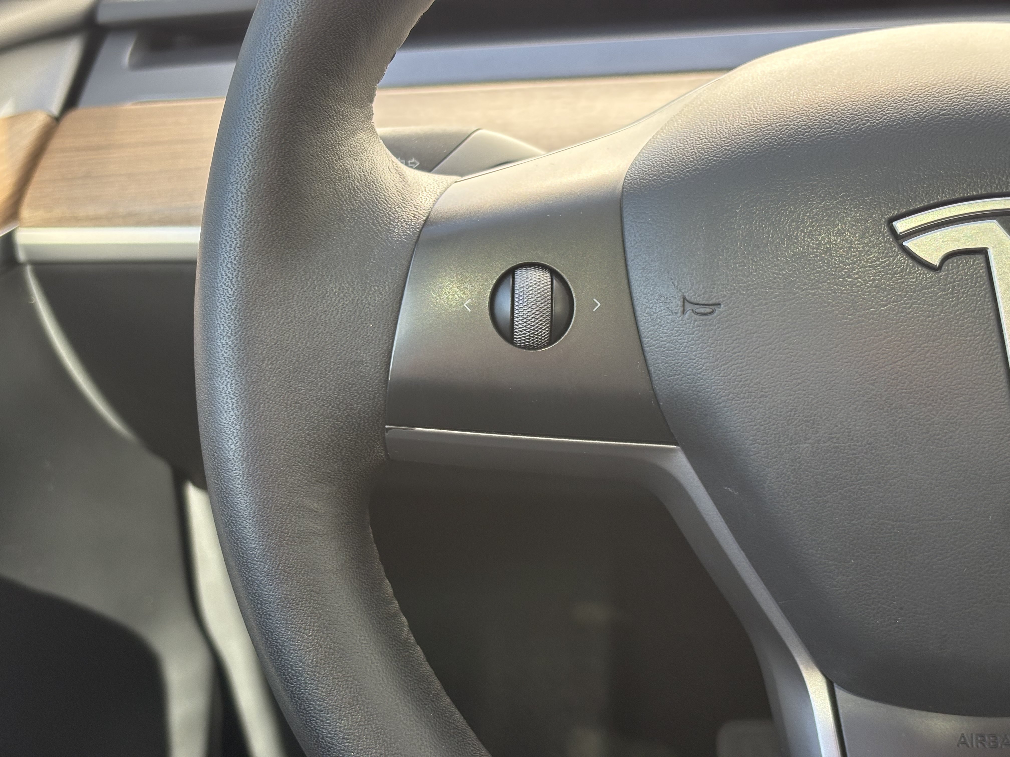 Used 2024 Tesla Model Y Long Range AWD/4WD image 18