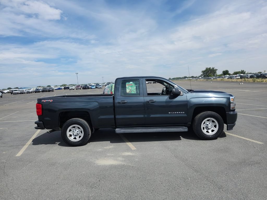Used 2017 Chevrolet Silverado 1500 W/T w/ Trailering Package AWD/4WD image 9