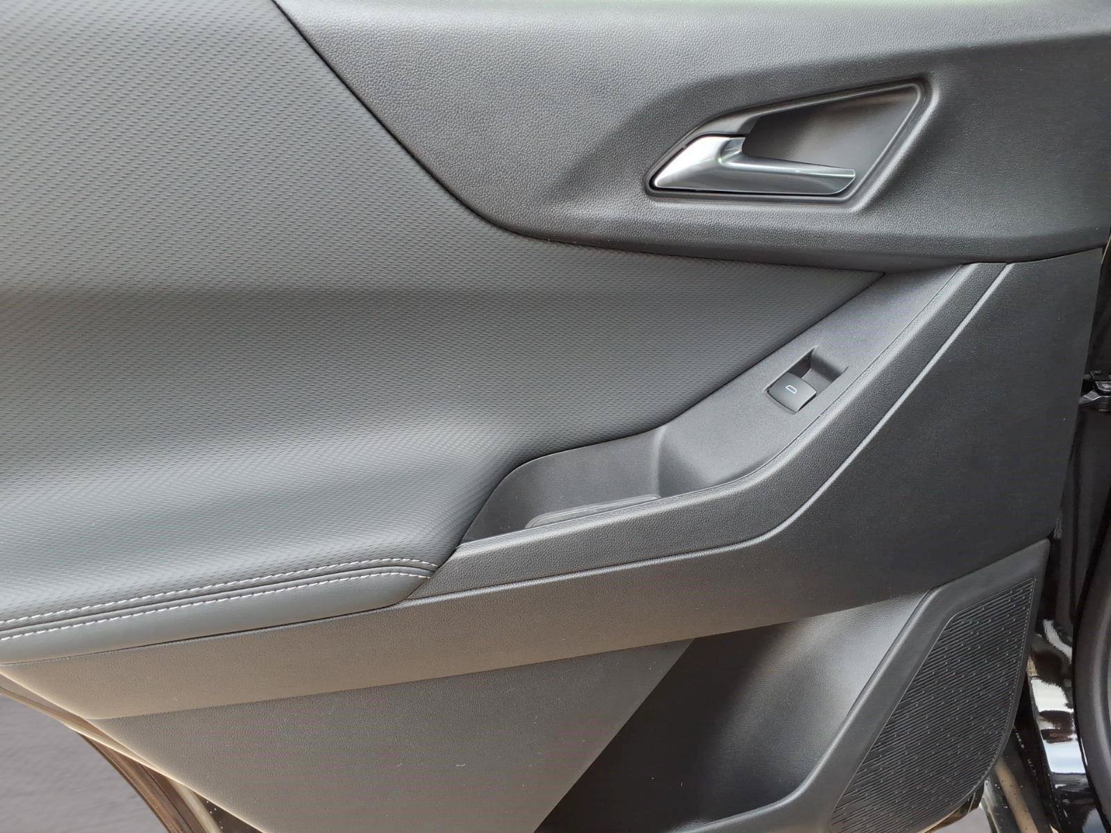 New 2026 Chevrolet Equinox LT w/ Convenience Package II FWD image 9