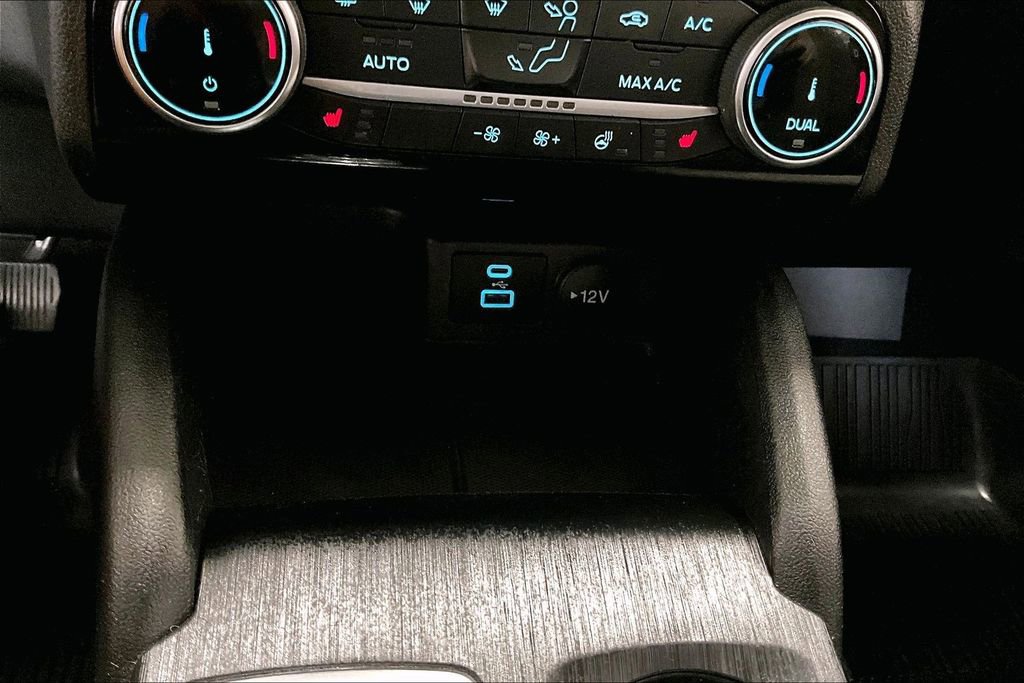 Used 2022 Ford Escape SE w/ Cold Weather Package image 16
