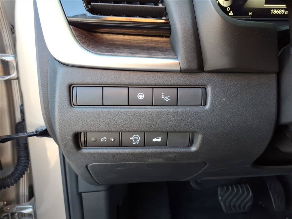 Used 2024 Nissan Rogue Platinum w/ Platinum Premium Package FWD image 17