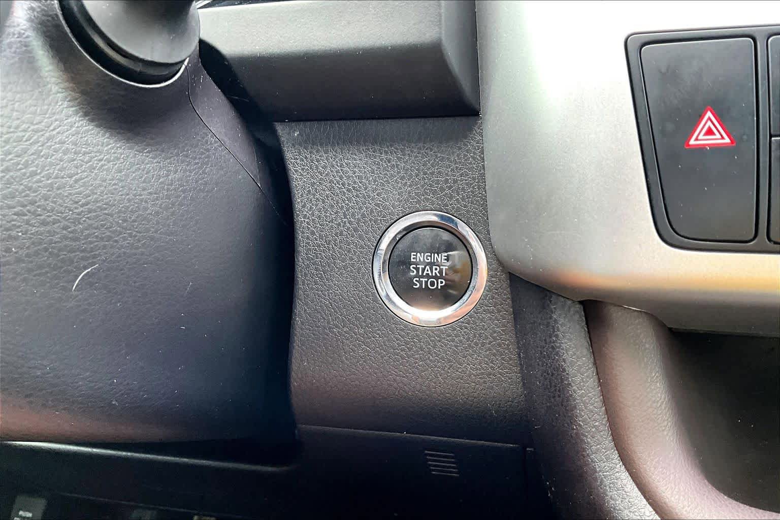 Used 2018 Toyota Highlander XLE FWD image 32