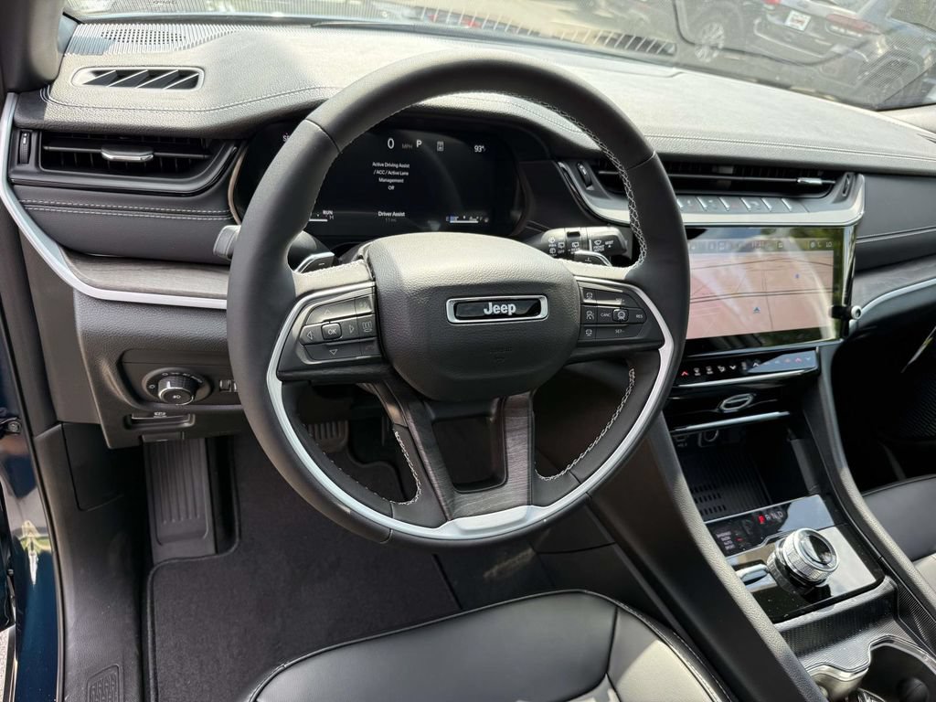 New 2027 Jeep Grand Cherokee Limited AWD/4WD image 2