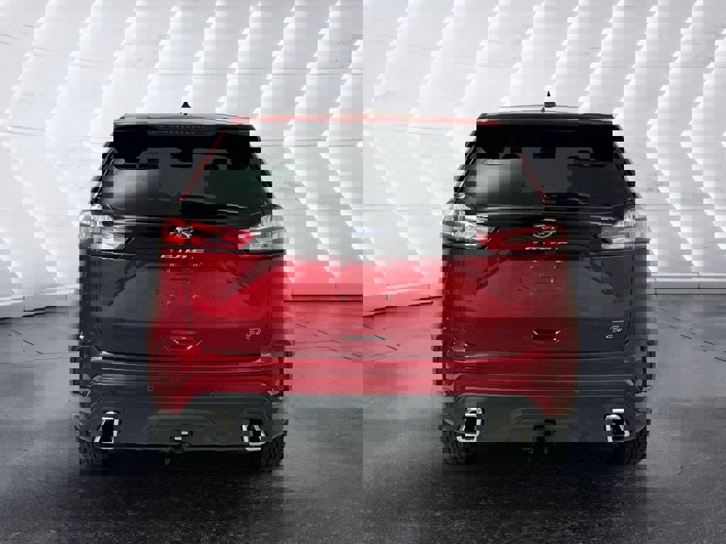 Used 2023 Ford Edge ST image 5