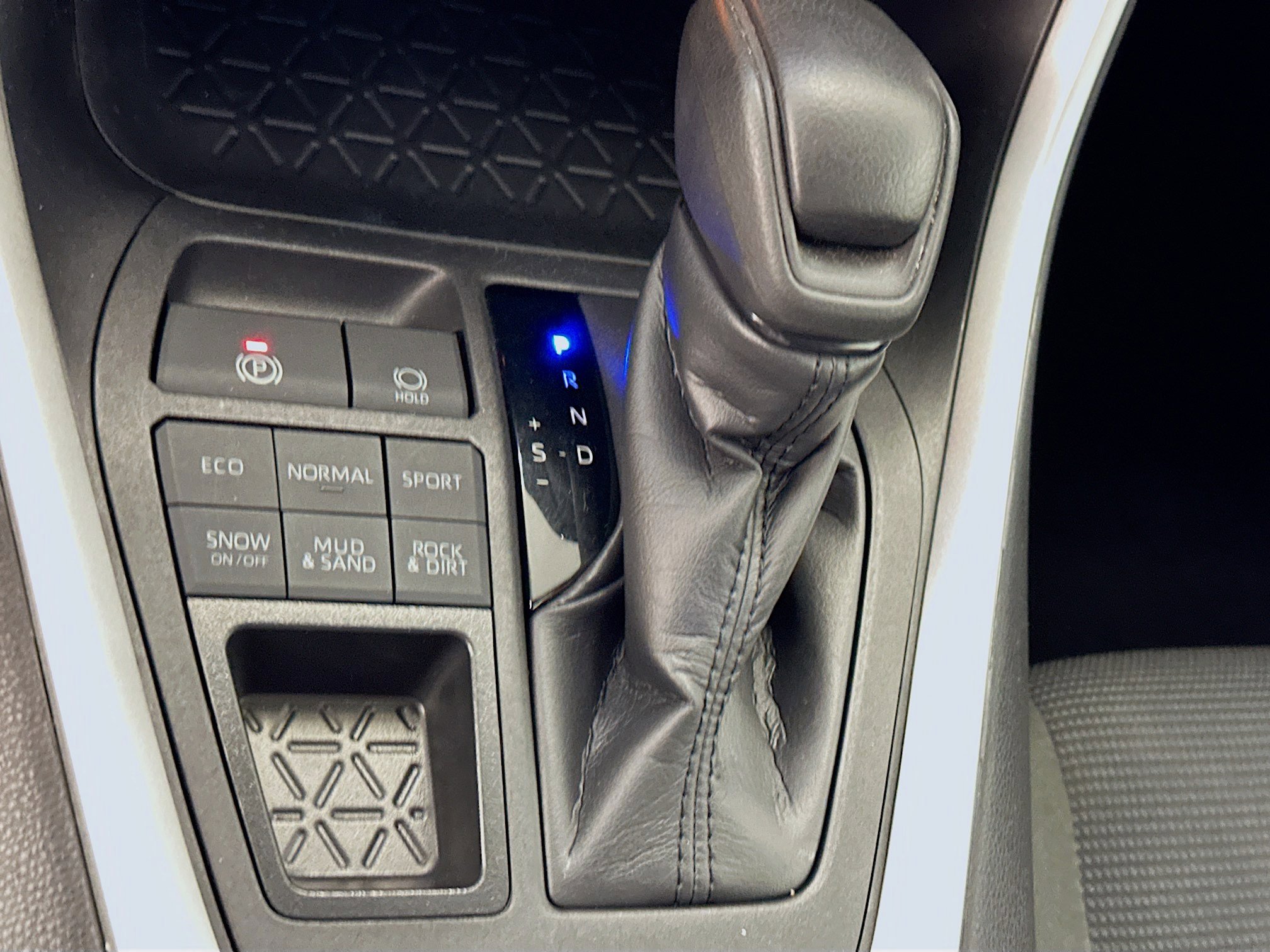 Used 2024 Toyota RAV4 LE image 25