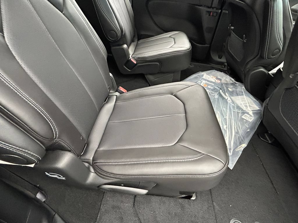 New 2026 Chrysler Voyager LX FWD image 38