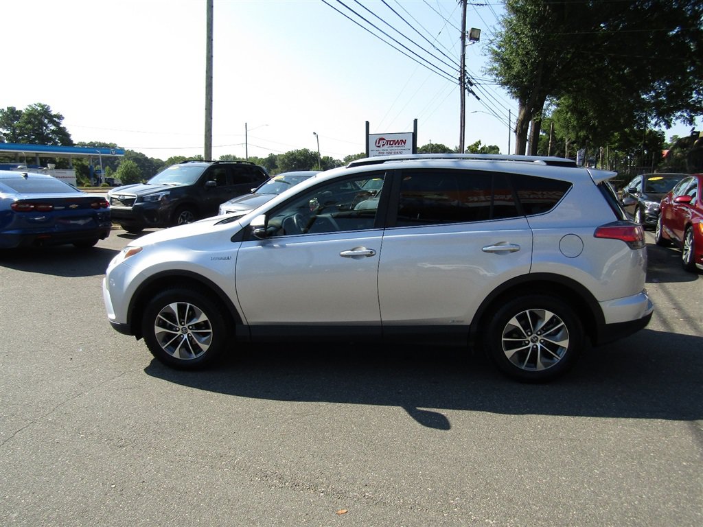 Used 2016 Toyota RAV4 XLE AWD/4WD image 4