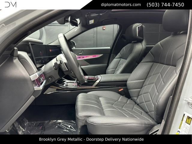 Used 2025 BMW i7 xDrive60 AWD/4WD image 17