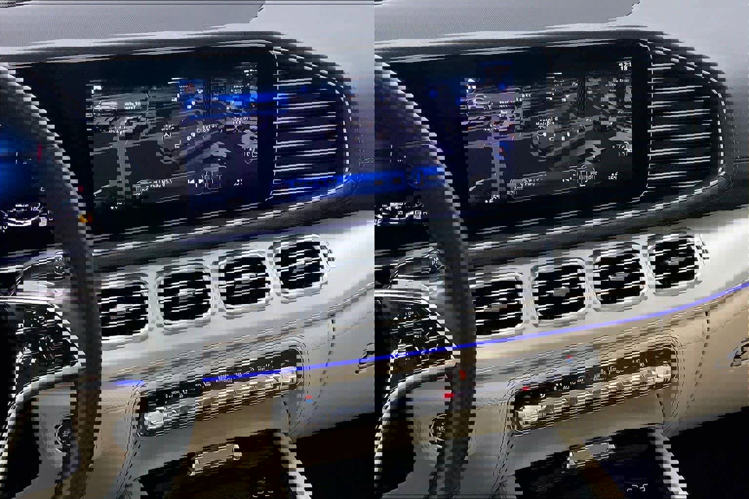 Used 2024 Mercedes-Benz GLE 450e 4MATIC image 25