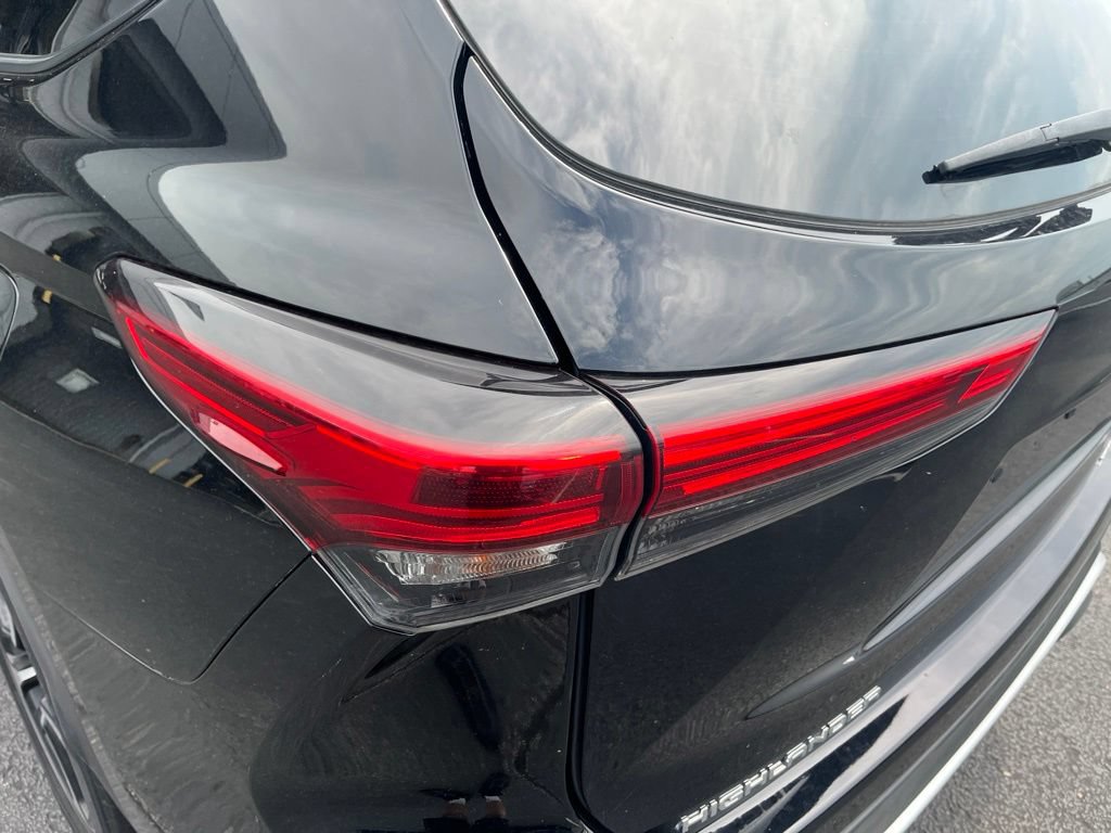 Used 2021 Toyota Highlander XSE AWD/4WD image 19