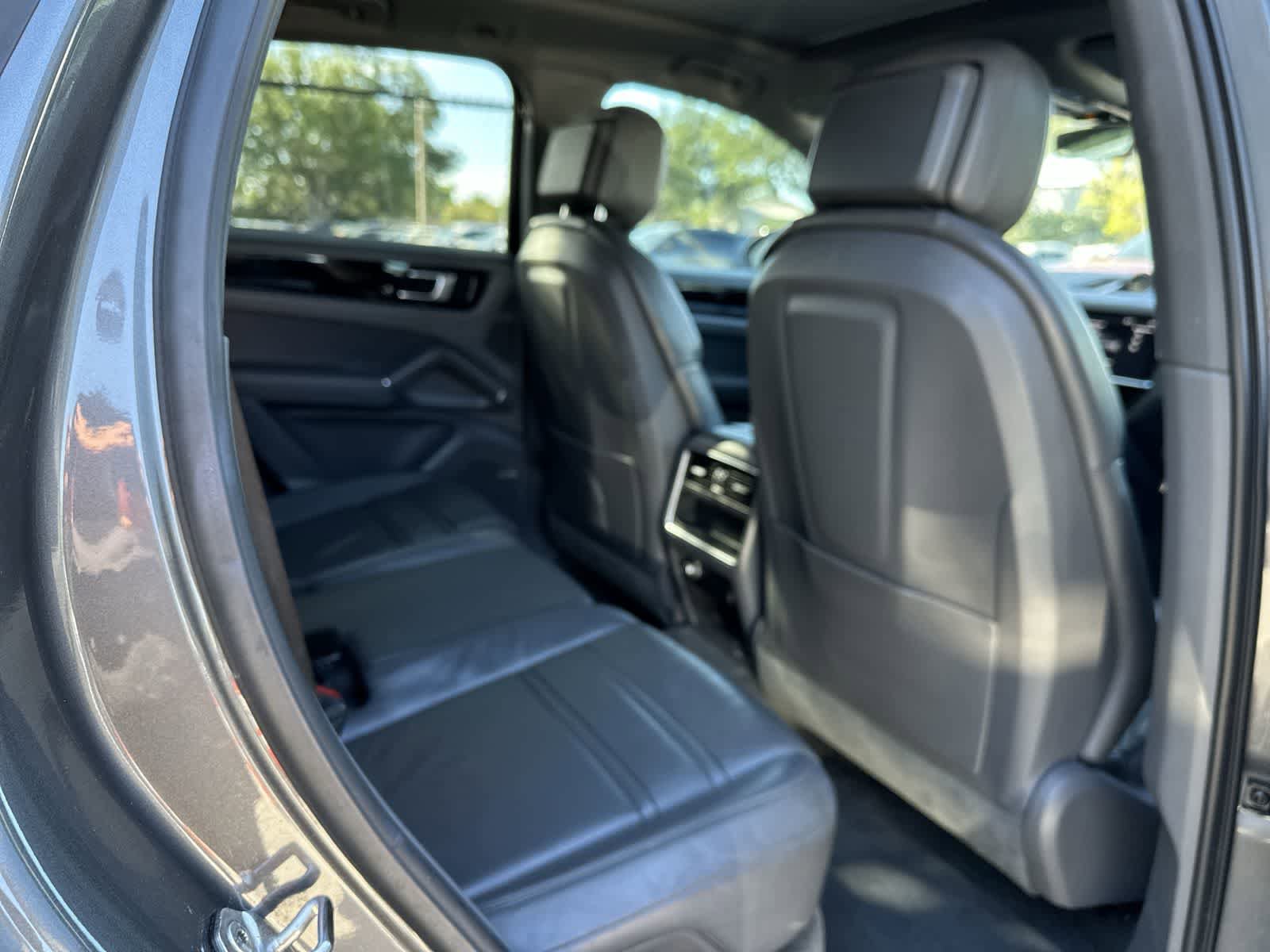 Used 2019 Porsche Cayenne E-Hybrid AWD/4WD image 16