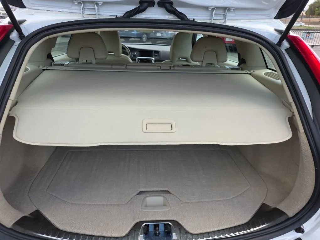 Used 2015 Volvo V60 T5 Premier w/ Convenience Package image 19