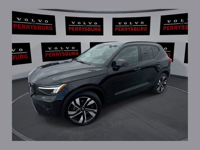 Used 2023 Volvo XC40 B5 Plus w/ Driver Assist Package AWD/4WD image 1