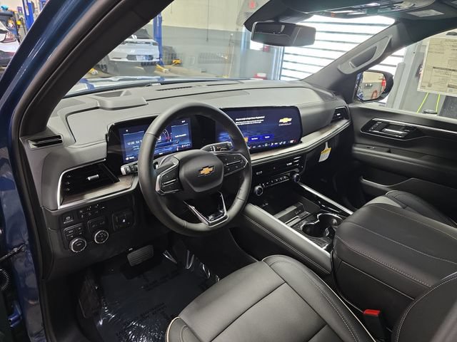 New 2026 Chevrolet Suburban Premier w/ Sun And Tow Package AWD/4WD image 18