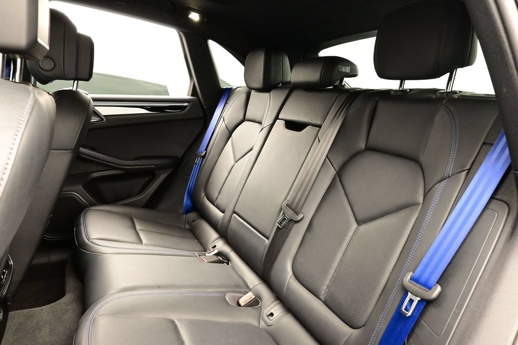 Certified 2023 Porsche Macan AWD/4WD image 14