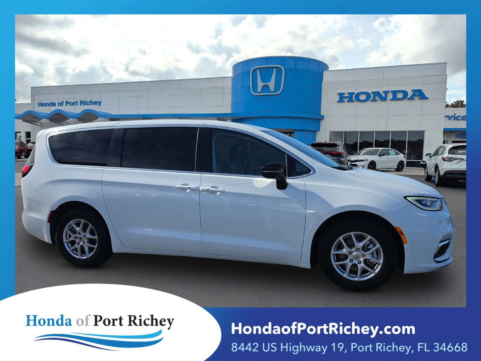 Used 2024 Chrysler Pacifica Touring-L