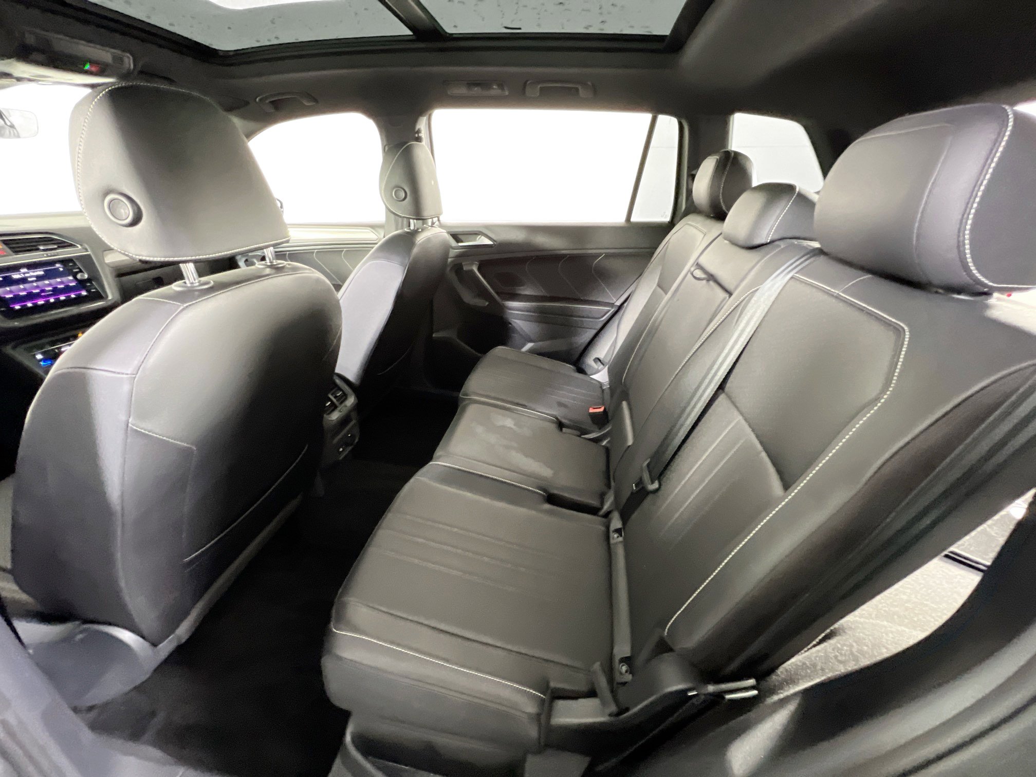 Used 2022 Volkswagen Tiguan SE R-Line image 24